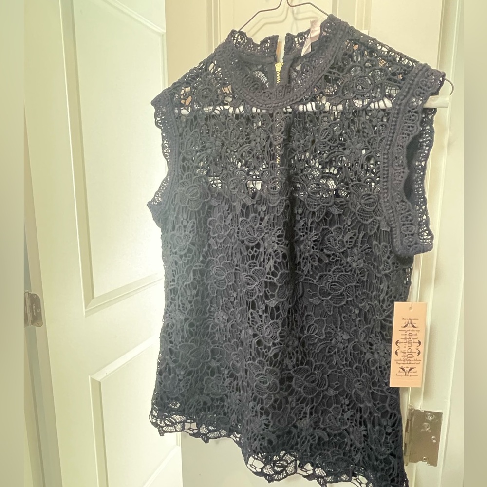 Navy blue lace sleeveless shirt